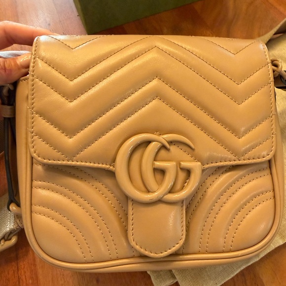 Gucci Marmont Matelassé Chevron Shoulder Bag with Double G in Brown Leather - Picture 2 of 7